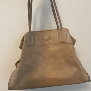 Vintage Tod's Tote – Timeless Style Meets Quiet Luxury!